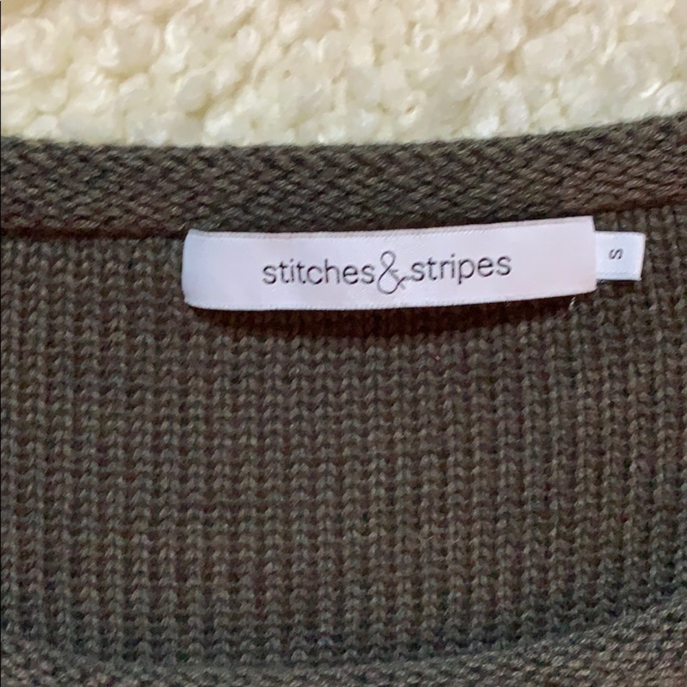 Green crew neck sweater with unique arms - Picture 3 of 7